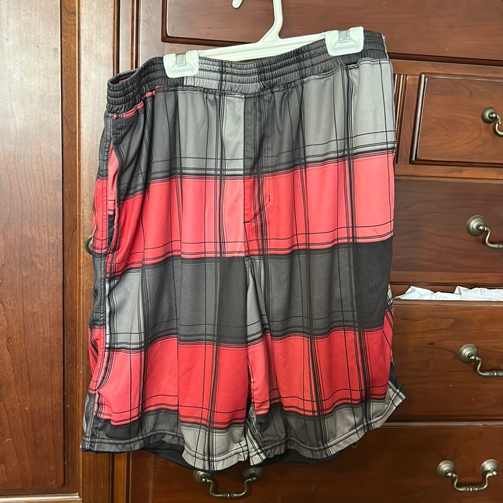 Hurley shorts with pockets and lined